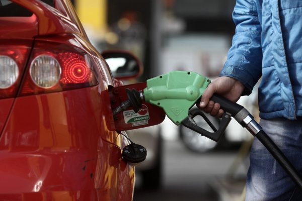 הדלק התייקר בחצות: מחיר ליטר בנזין עלה ב-12 אגורות