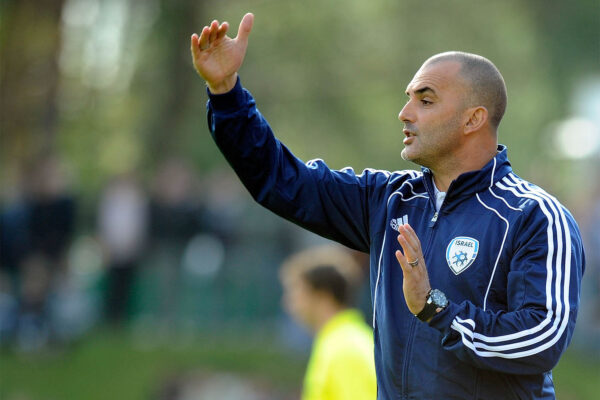אלון חזן הוצג כמאמן נבחרת ישראל בכדורגל: 
