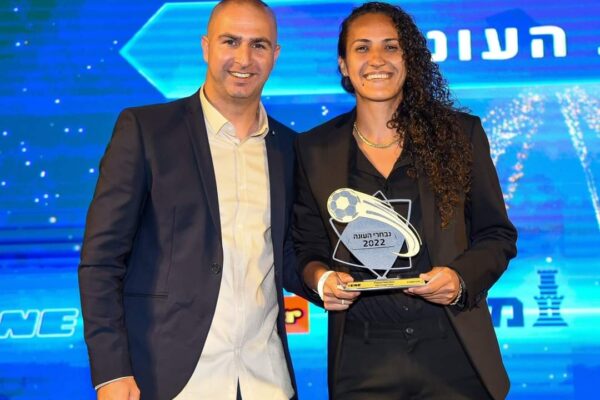 פלאביה נבחרה לשחקנית העונה של ארגון שחקני ושחקניות הכדורגל, אלמצרי התגלית