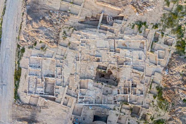 אחוזה מפוארת ומסגד מלפני כ-1,200 שנה נחשפו בעיר רהט